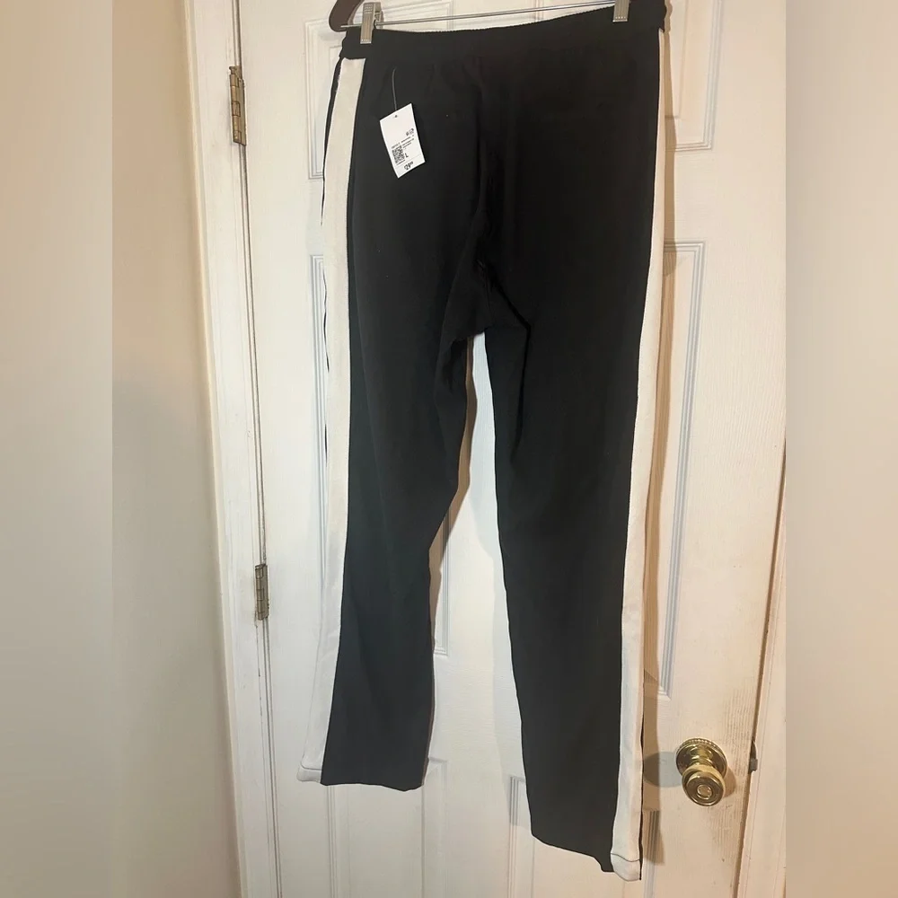 NWT - Men’s Forever 21 Elastic Tie Waist Joggers. Retail $30.00